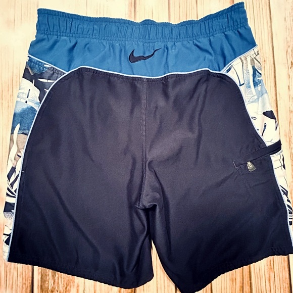 Nike Swim Trunks Board Shorts Mens Size Medium Navy with Floral panels tri color - Picture 2 of 12